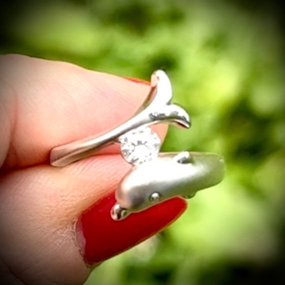 NWT Silver Dolphin Wrap Around Ring Rhinestone - Picture 1 of 2